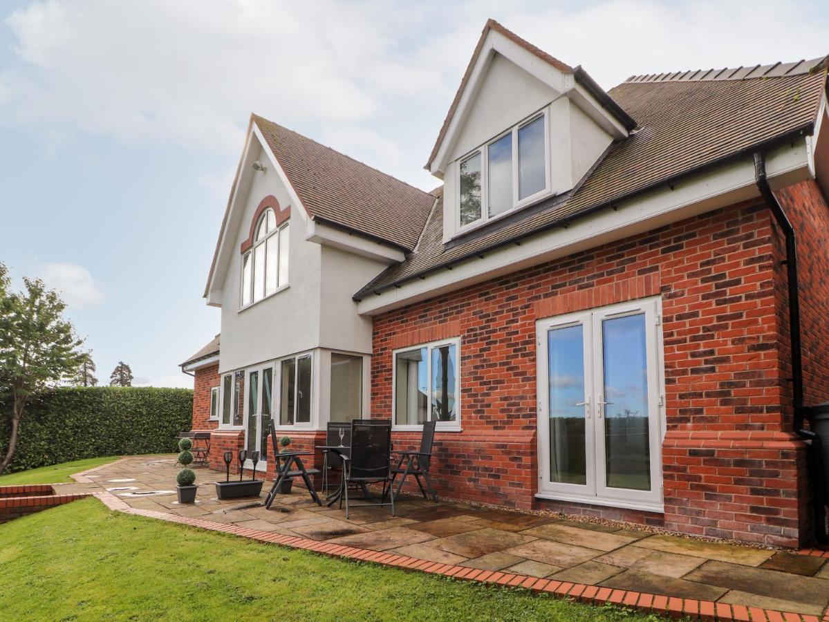 Villa Hafan Fach Mold Exterior foto